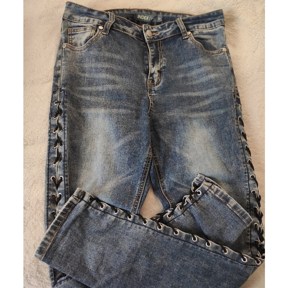 Skinny jeans lace up